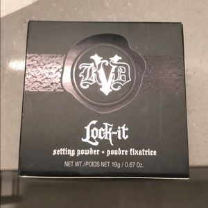 KAT VON D SETTING POWDER